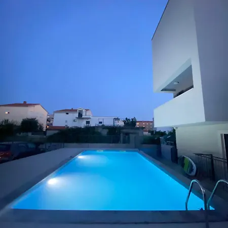 Laura Apartman *