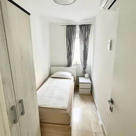 Laura Apartment