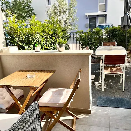 Laura Apartman *
